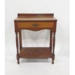 Single drawer side table on turned supports united undertier 61 x 71 cms