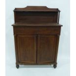 Early Victorian mahogany chiffonier, the raised ledge back with single shelf supported by pair
