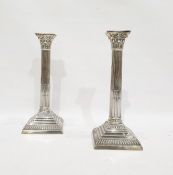 Pair of Edwardian Corinthium column silver candlesticks with gadrooned borders, fluted columns, on