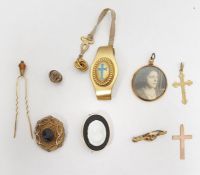 Quantity gold cross pendants, gold-coloured metal and glass locket, black and white cameo, gilt