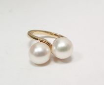 9ct gold and pearl ring set two large pearls in twist setting