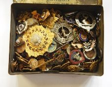 Box of Military badges including Sweetheart brooches to various regiment. One half of Scots Guards
