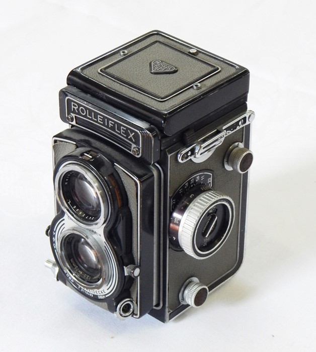 Rolleiflex grey Model T camera (serial number T2118493)