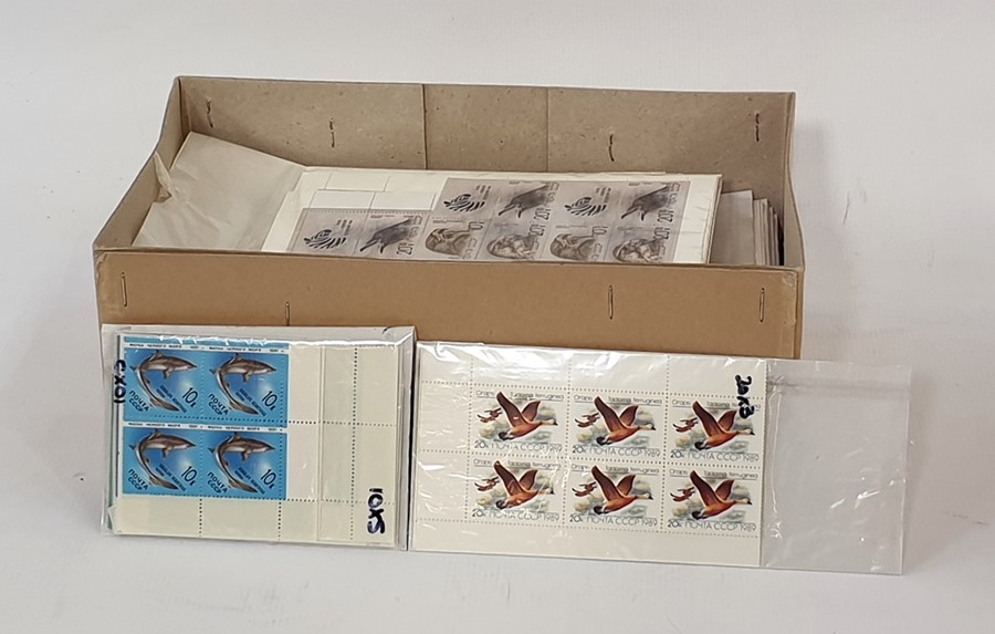 Large quantity of modern Russian stamps (1 box)