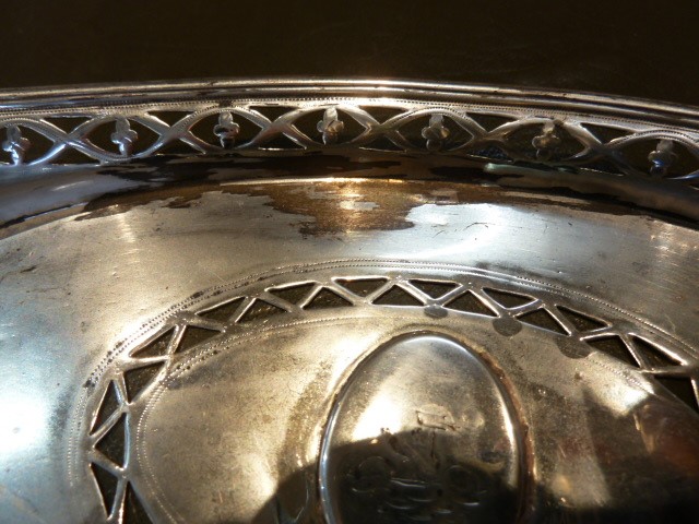 George III silver snuffers tray by Hester Bateman, London 1788, boat-shaped with reeded edge, - Image 4 of 5
