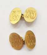 Pair oval and chain-pattern cufflinks, initialled, 18ct, 9.4g approx