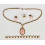 Gold-coloured metal and cameo bracelet set with 12 oval pink female portrait cameos, indistinctly