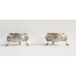 Pair of Victorian silver circular open salts, with reeded borders and repousse design raised on