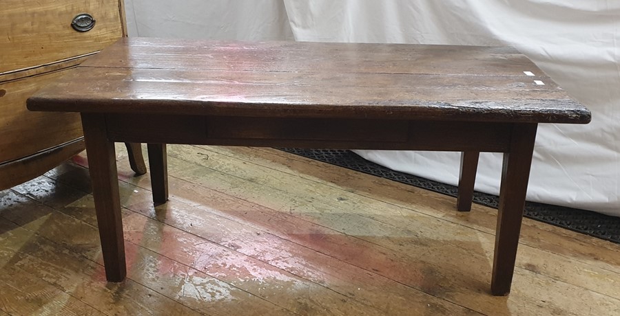 Oak coffee table, the rectangular plank top on square section tapering supports, 117cm x 50cm