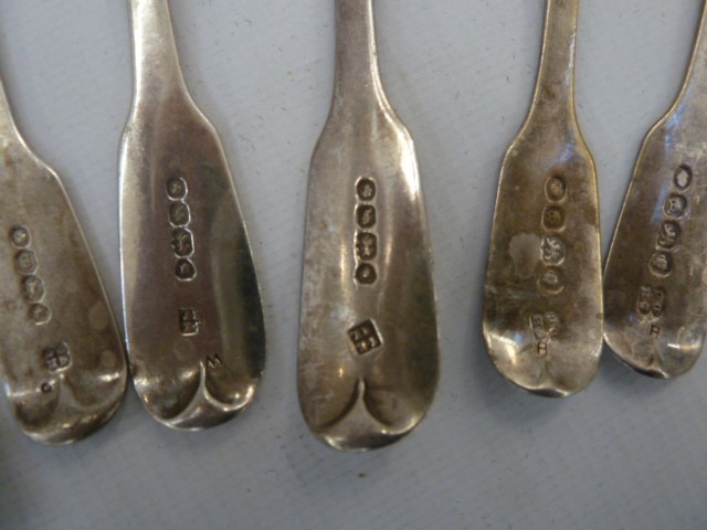 Assorted Georgian and Victorian silver fiddle pattern teaspoons, assorted dates and makers, 8.8ozt - Image 2 of 3