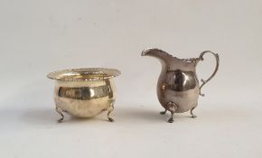 Silver sugar bowl and cream jug with wavy edge borders, raised on pad feet, Birmingham 1915,