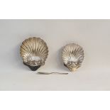 Two silver scallopshell butter dishes on ball feet with one butter knife, London 1913 and London