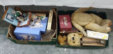 Assorted Wallace and Gromit collectables including toast rack and various wooden jigsaw puzzles, etc