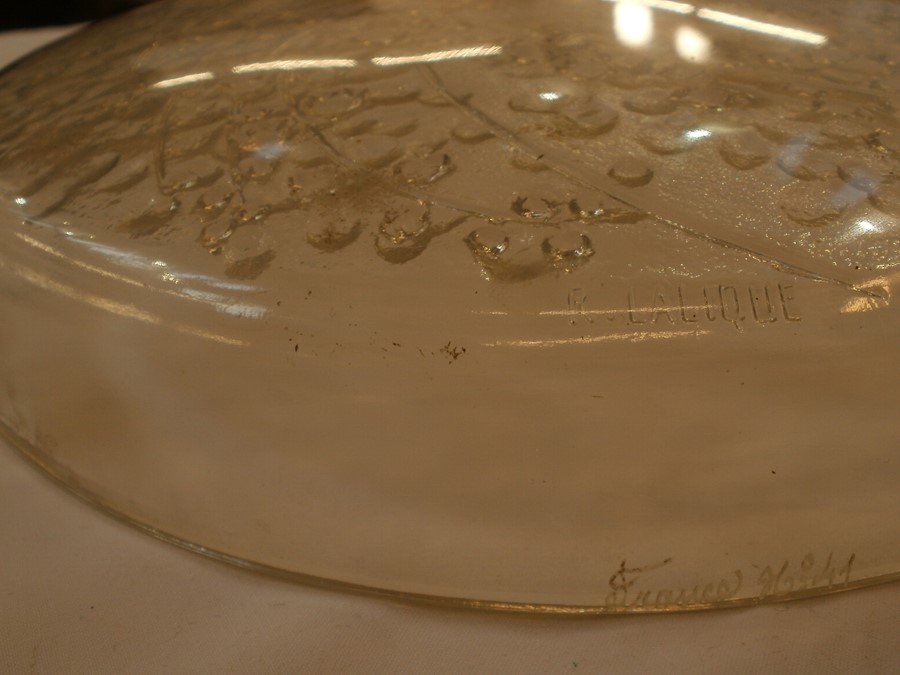 Rene Lalique Muguets pattern circular lidded box, No. 41, 26cm diameterCondition ReportBottom of - Image 6 of 9