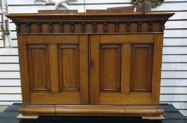 Late 19th/early 20th century wall hanging two-door cabinet enclosing pigeonholes and short