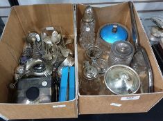 Quantity of miscellaneous small items of silver and flatware to include teaspoons, rose vase,