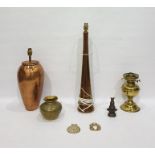 Assorted metalware to include brass oil lamp, two brass table lamps, horse brasses, etc