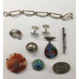 Banded agate circular brooch, pair silver horses' head cufflinks and a small quantity of costume