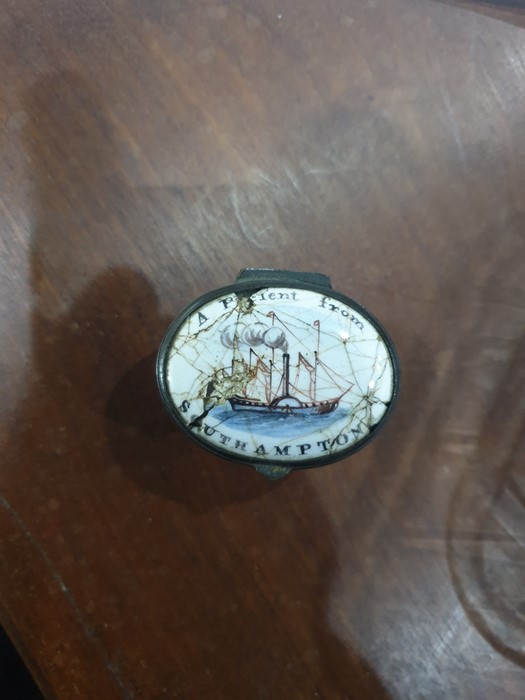Antique continental porcelain patchbox, bombe shaped and the hinged cover painted with pair of - Image 2 of 9