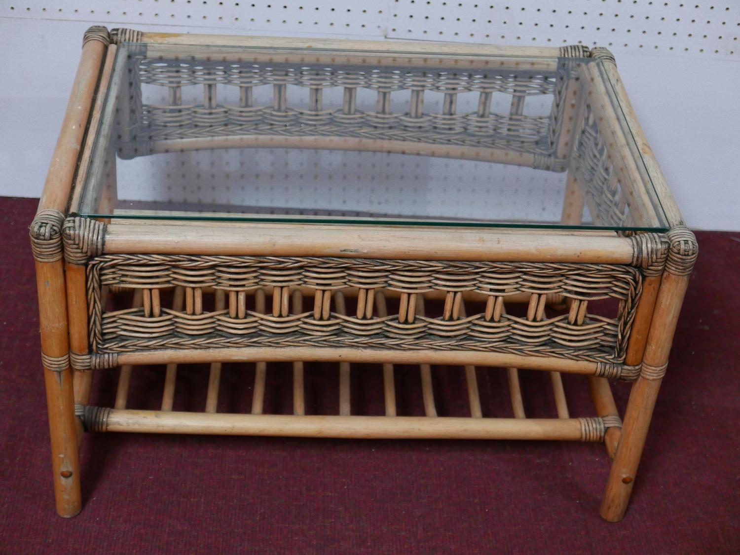 A pair of wicker framed conservatory armchairs, with feather cushions, together with a matching - Bild 2 aus 3