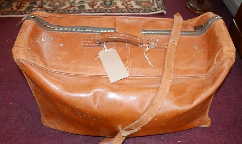 A vintage calf skin holdall, monogrammed S.A.M. L.68cm and another similar with Facconable label. - Bild 3 aus 3