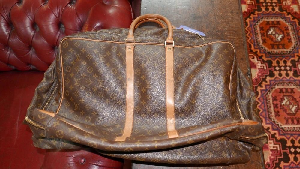 A Louis Vuitton travel holdell. L.58cm