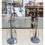 A pair of adjustable reading lamps. (lack shades).