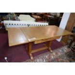 An early 20th century oak draw leaf dining table