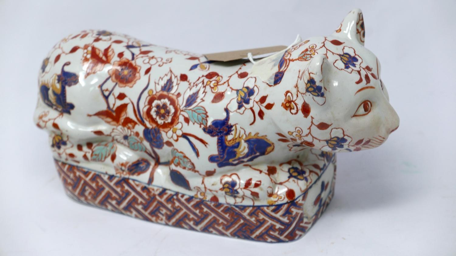 A Chinese, porcelain and handpainted figurine of a seated cat, 15.5 x 30 x 9.5cm, six iron-red - Image 2 of 3