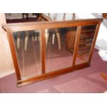 An Edwardian mahogany mirror with triple bevelled plates, 64 x 98cm