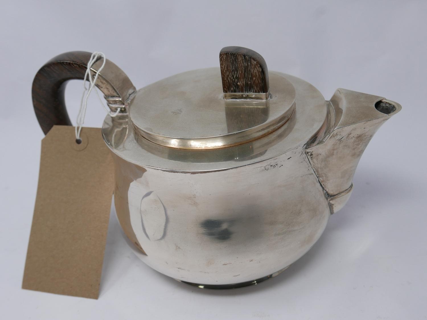An Art Deco German silver teapot by Gottlieb Kurz - Image 3 of 3