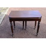 A late Georgian mahogany double gate leg action tea table on fluted tapering supports, H = 76cm