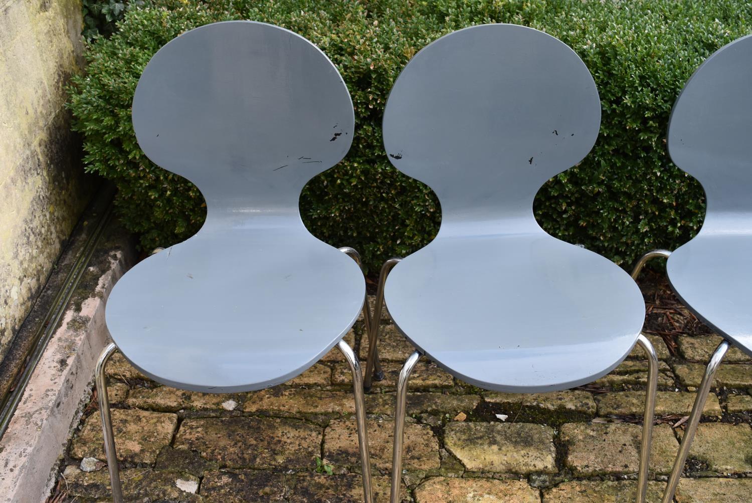 A set of four grey stacking chairs, H = 82cm W = 44cm D = 45cm - Image 2 of 4