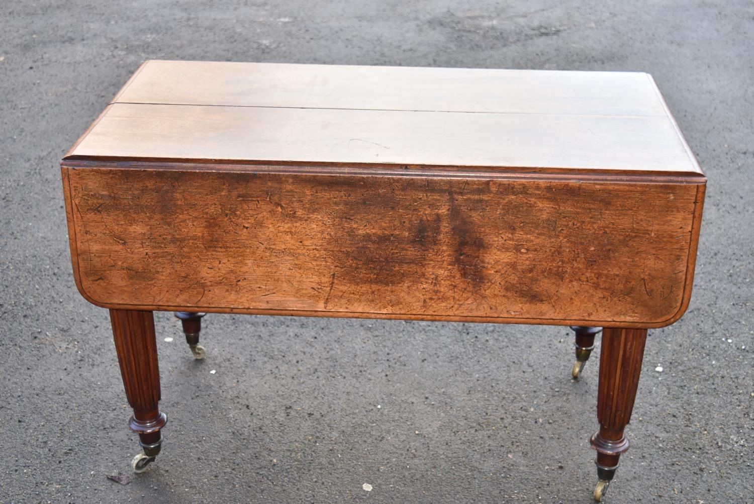 A George lV mahogany extending dining table on fluted supports, H = 74cm W = 113cm D = 59cm (lacks