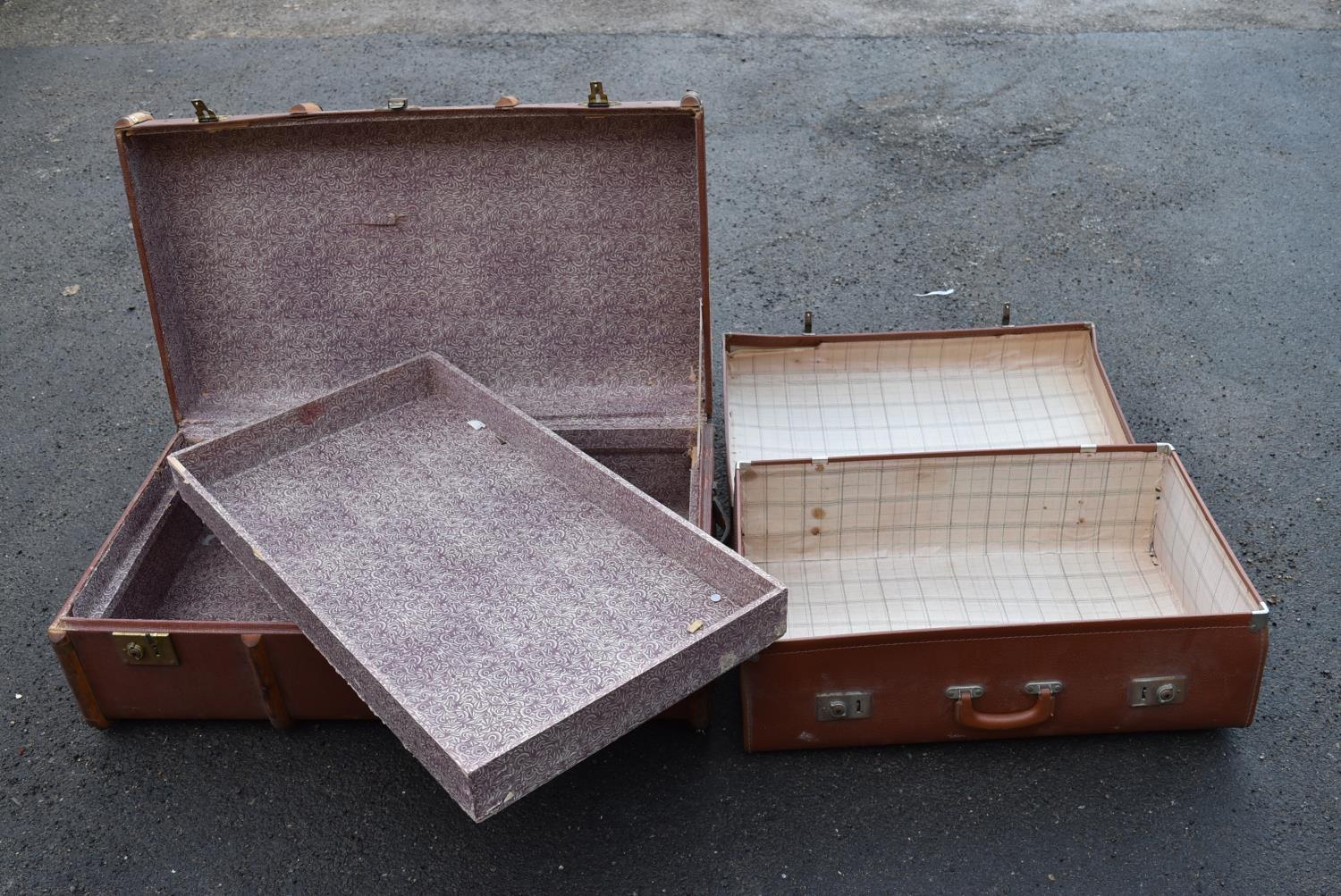 A pair of vintage travelling trunks, H = 59cm W = 92cm D = 32cm - Image 2 of 2