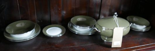 Legle Limoges – Khaki green porcelain collection: 1 large tureen, 6 soup bowls, 4 regular bowls, 4