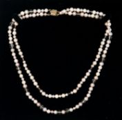A boxed, 14ct yellow gold clasped necklace strung with pale pink freshwater pearls and faceted
