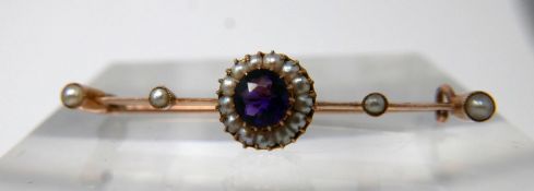 A 9ct yellow gold Victorian, amethyst and pearl cluster bar brooch, 1 x 4cm, 2g.