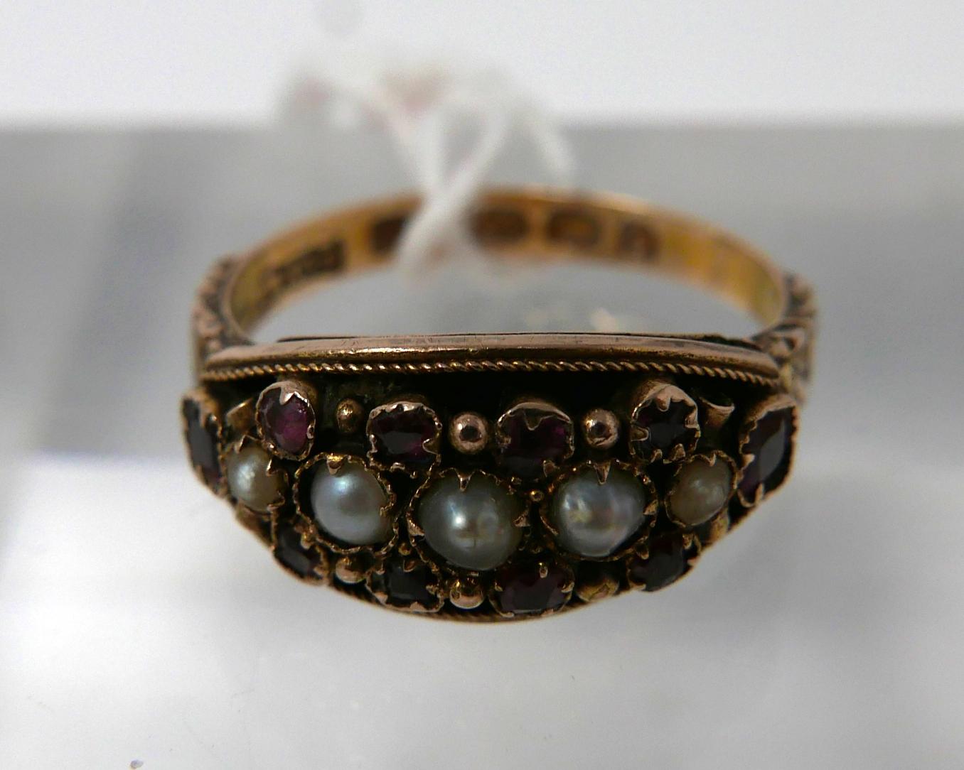 A 15ct yellow gold, Georgian, graduated pearl and ruby ring with hand-carved shoulders, Size: N 1/2, - Image 4 of 4