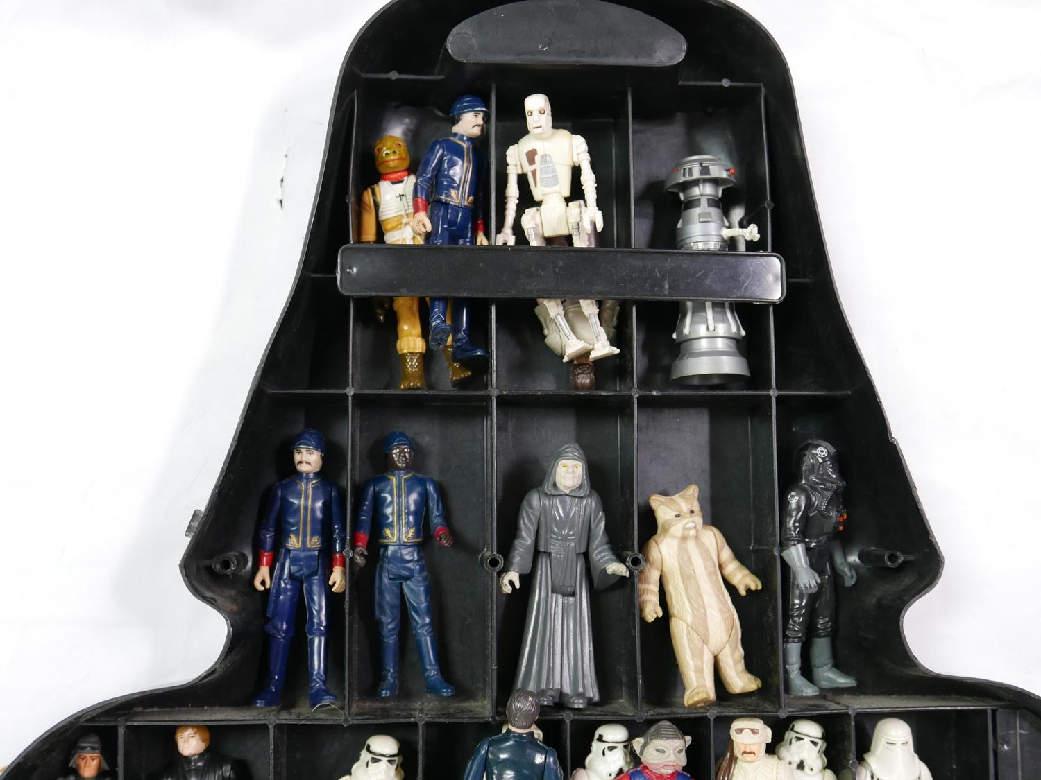 A mixed collection of Star Wars figurines, in a Star Wars Empire Strikes Back accessory storage - Bild 2 aus 5