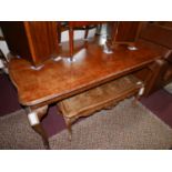 A Georgian style burr walnut dining table. H.75 L.160 W.89cm