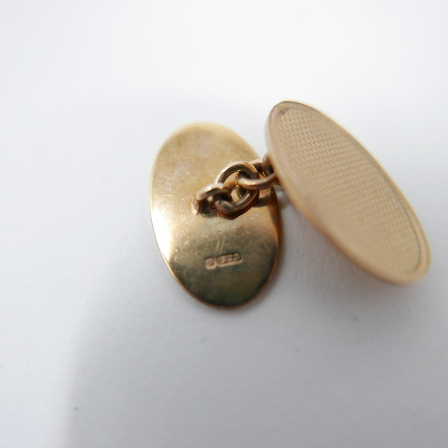 A pair of 9ct gold cufflinks, with engine turned design, hallmarked Birmingham, makers mark D&B - Image 3 of 4