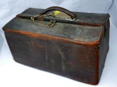 A vintage Gladstone bag, H.23 W.45cm