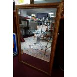 A 20th century giltwood mirror, 139 x 89cm