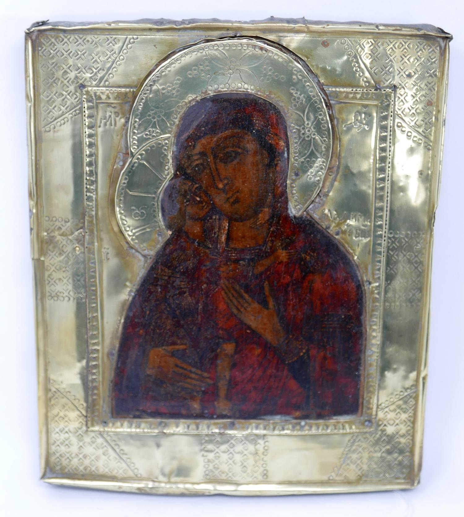 A Russian icon of the Vladimirskaya Mother of God, tempera on wood panel with brass oklad, 28 x 23cm