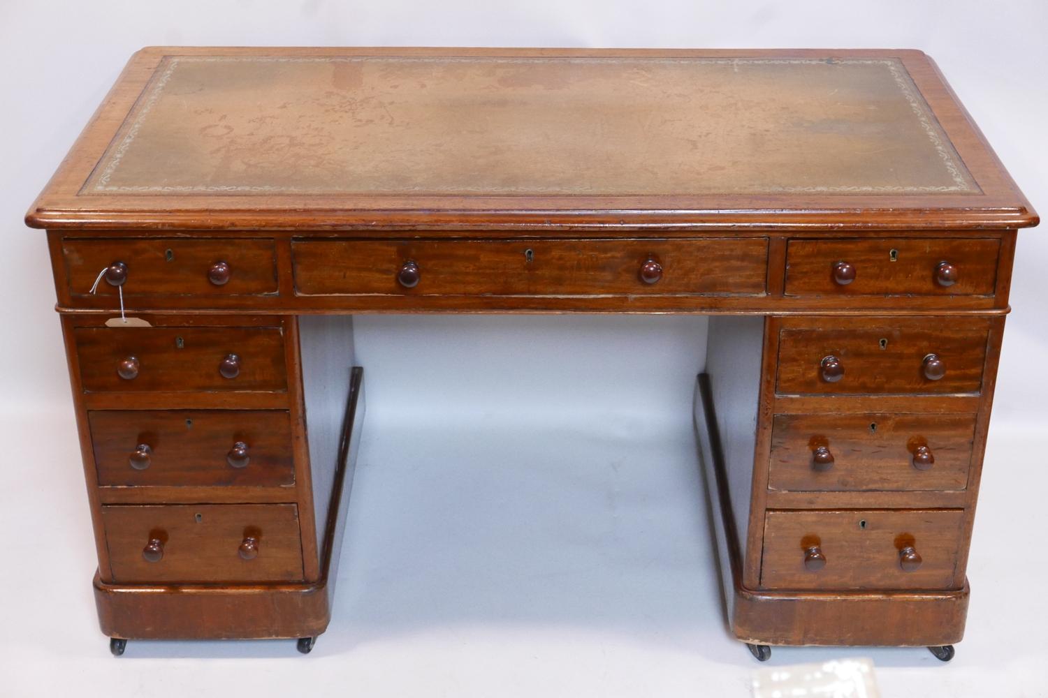 A Victorian mahogany pedestal desk, H.76 W.135 D.72cm