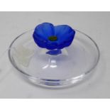 A Daum pate de verre glass flower dish, signed. H: 5.5cm, Dia: 13cm