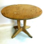 An early 20th century pine breakfast table, H.72cm Diameter 105cm