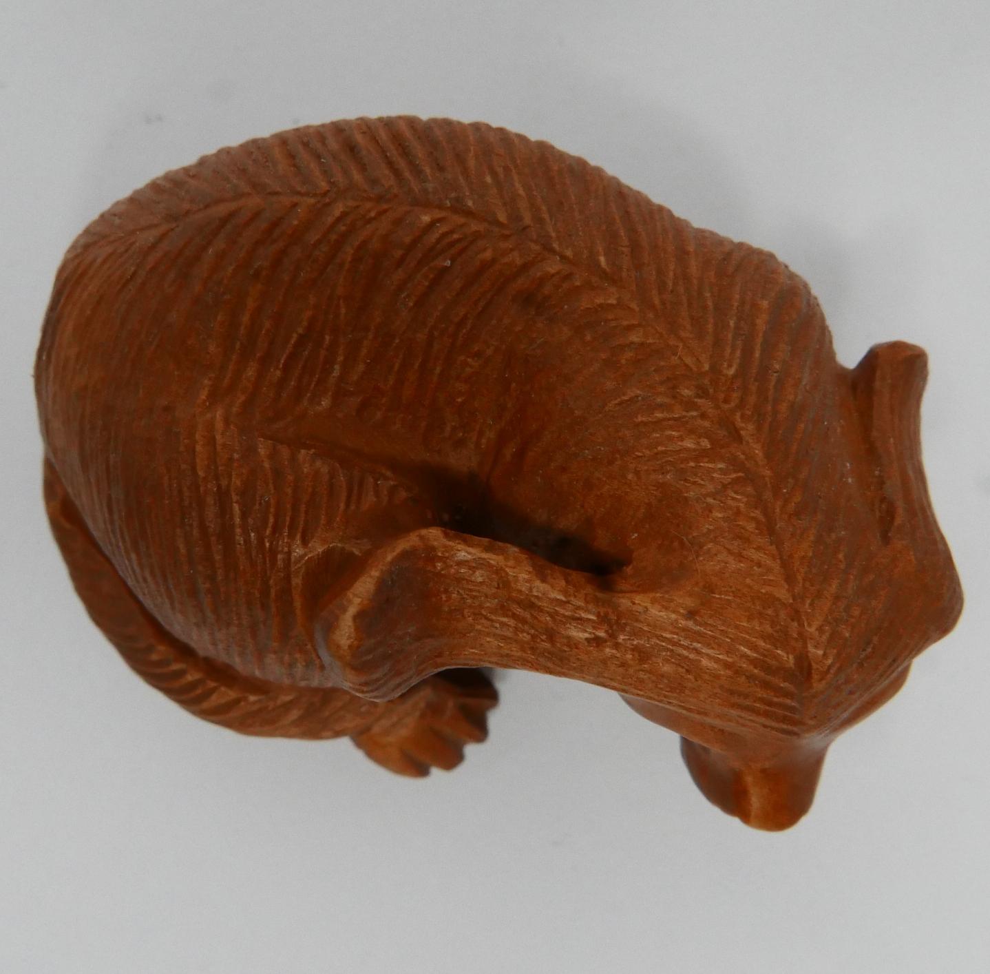 A Japanese carved wooden netsuke in the form of a seated dog - Image 3 of 3