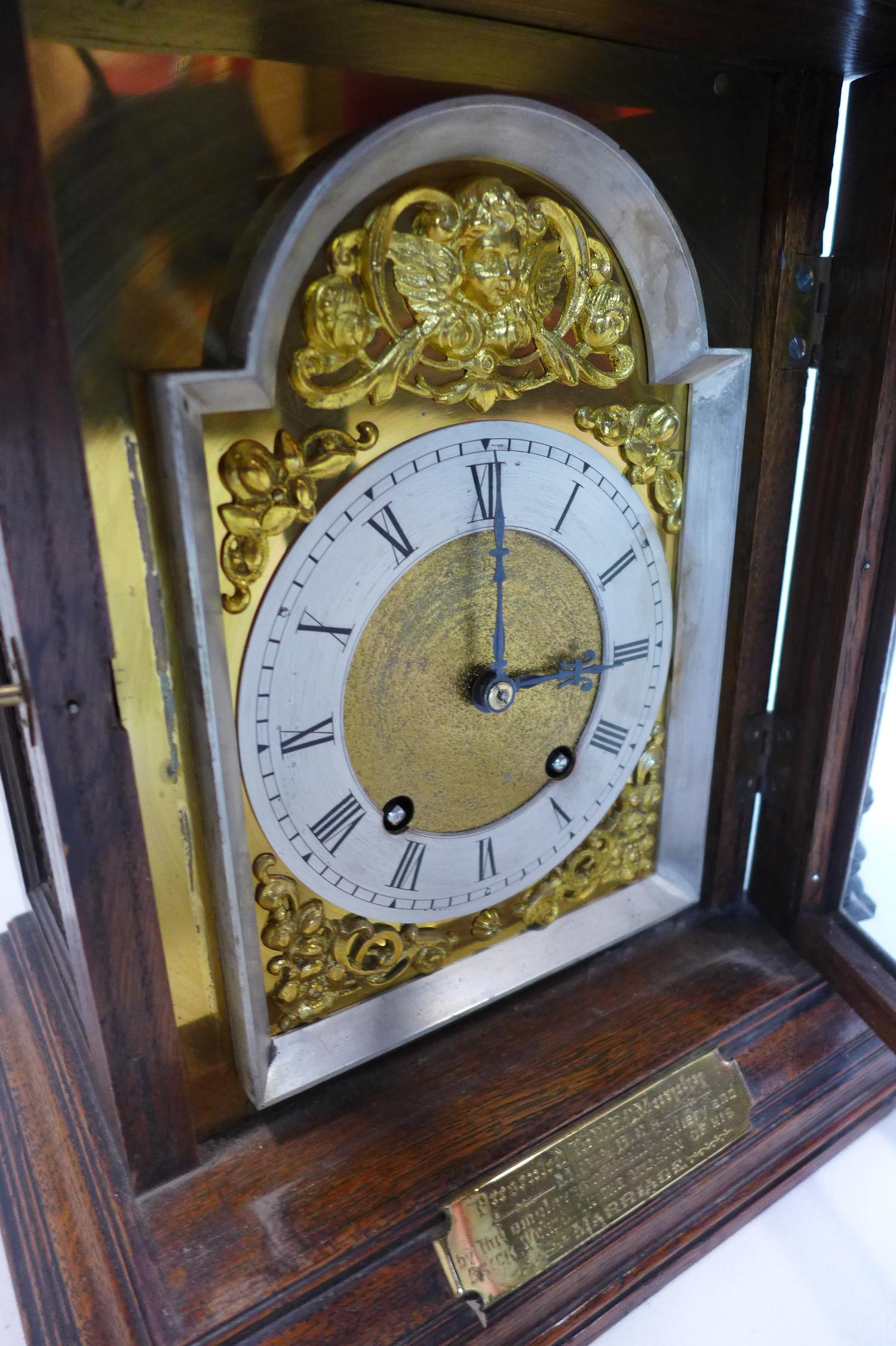 An early 20th century oak mantle clock with brass dial, the movement stamped Lenzkirch, H.35 W.23 - Image 5 of 5